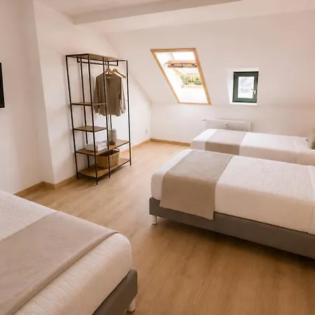 Grosszuegiges - 2 Schlafzimmer Mit 6 Boxspringbetten, Schlafsofa, Gemuetlicher Essbereich, Wlan, Self Check-in * Chemnitz