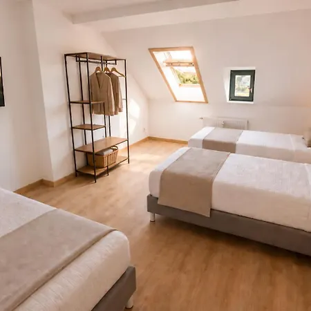 Zentrale Lage - Mit 6 Einzellbetten Boxspring, Wohnzimmer, Essbereich, Wifi, Smart Tv, Kueche, 24h Check-in