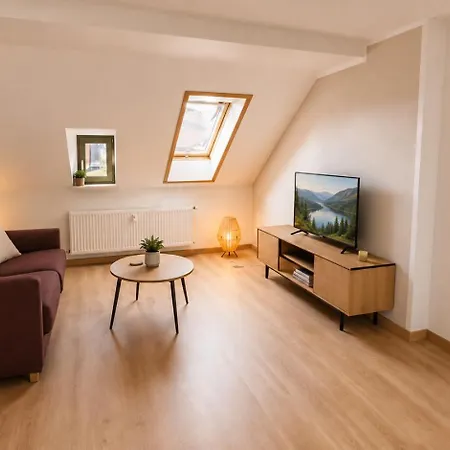 Zentrale Lage - Mit 6 Einzellbetten Boxspring, Wohnzimmer, Essbereich, Wifi, Smart Tv, Kueche, 24h Check-in