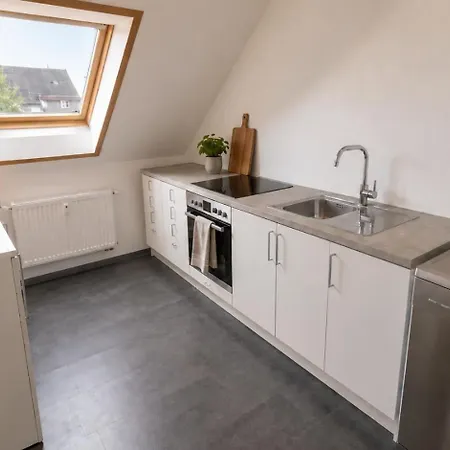 Zentrale Lage - Mit 6 Einzellbetten Boxspring, Wohnzimmer, Essbereich, Wifi, Smart Tv, Kueche, 24h Check-in Apartament *