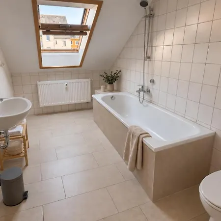 Zentrale Lage - Mit 6 Einzellbetten Boxspring, Wohnzimmer, Essbereich, Wifi, Smart Tv, Kueche, 24h Check-in * Chemnitz